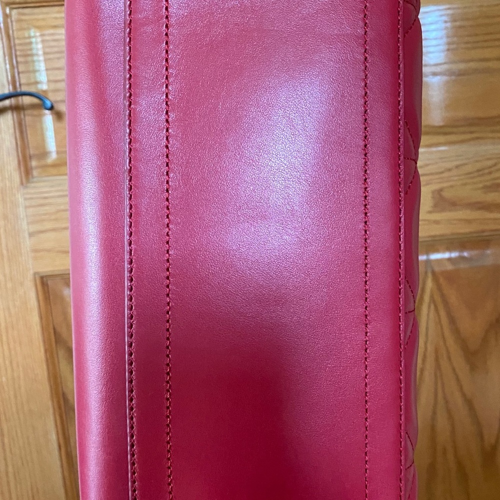 A Coach red leather quilted satchel handbag - Picture 7 of 8